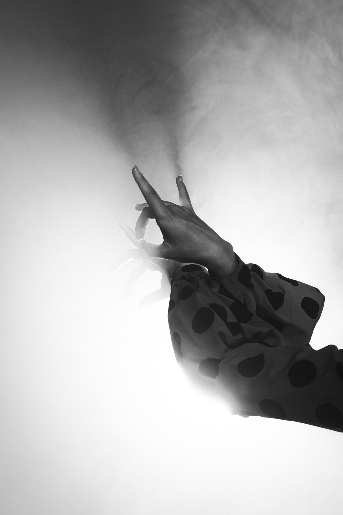 black-white-hands-performing-floreo (1)